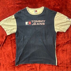 Vintage Tommy jeans men’s T-shirt